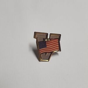 Vintage American Flag Lapel or Hat Pin with V for Victory or Veteran
